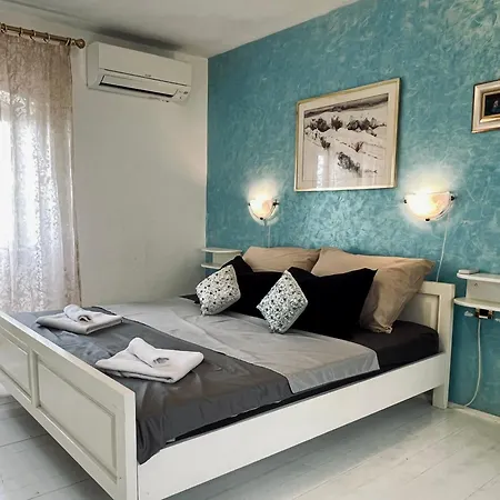 Villa Rossa With Jacuzzi And Pool In Porec Rosini