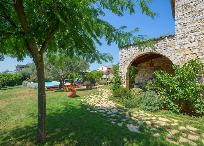 Rossa With Jacuzzi And Pool In Porec Vila *