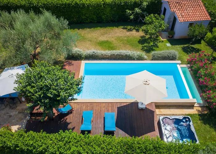 빌라 Rossa With Jacuzzi And Pool In Porec