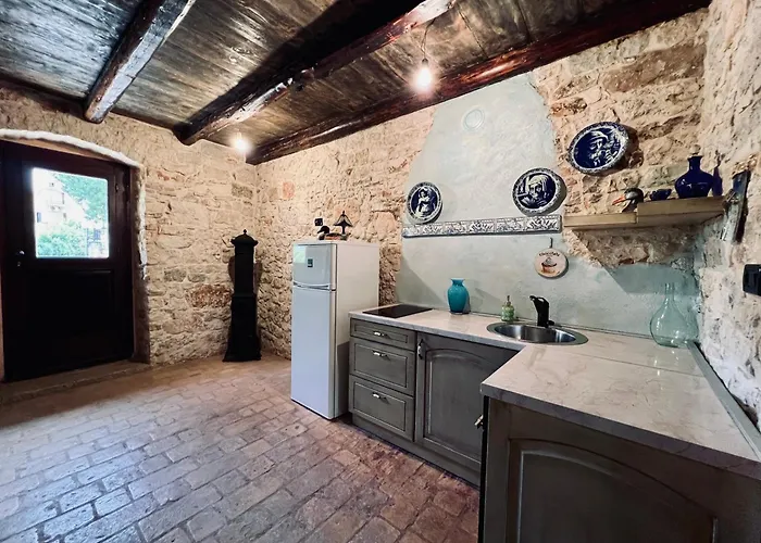 Rossa With Jacuzzi And Pool In Porec *
