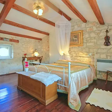 Rossa With Jacuzzi And Pool In Porec Вилла *