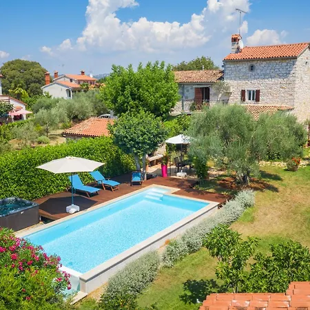 Rossa With Jacuzzi And Pool In Porec Rosini