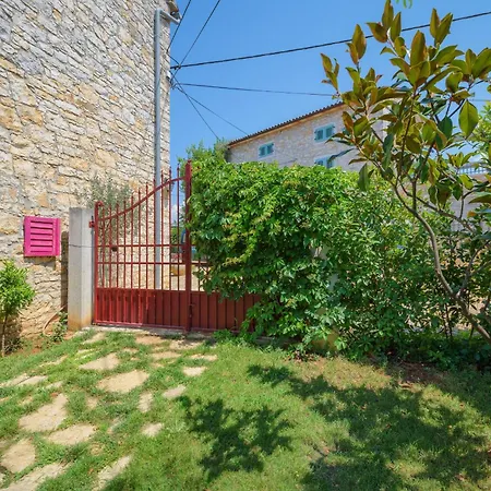 Rossa With Jacuzzi And Pool In Porec Rosini