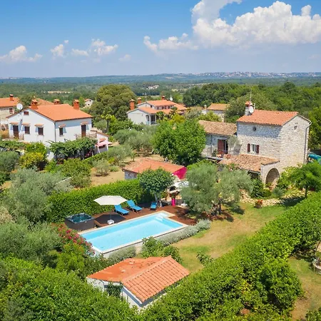 Villa Rossa With Jacuzzi And Pool In Porec