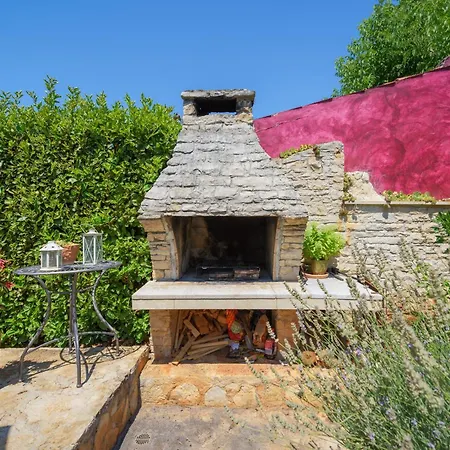 Rossa With Jacuzzi And Pool In Porec