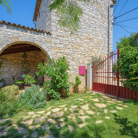 Villa Rossa With Jacuzzi And Pool In Porec Rosini