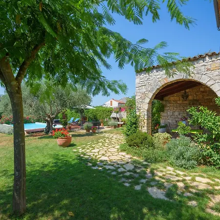 Rossa With Jacuzzi And Pool In Porec Villa *