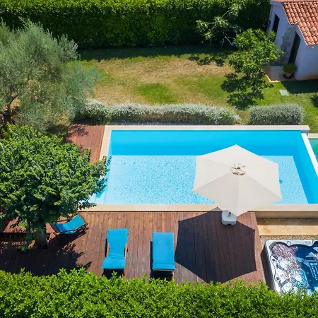 Villa Rossa With Jacuzzi And Pool In Porec