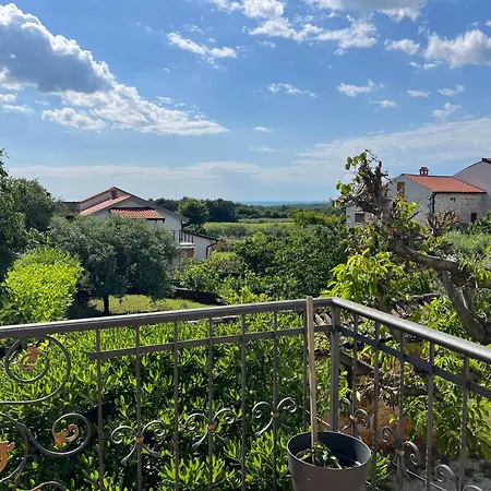 Rossa With Jacuzzi And Pool In Porec *