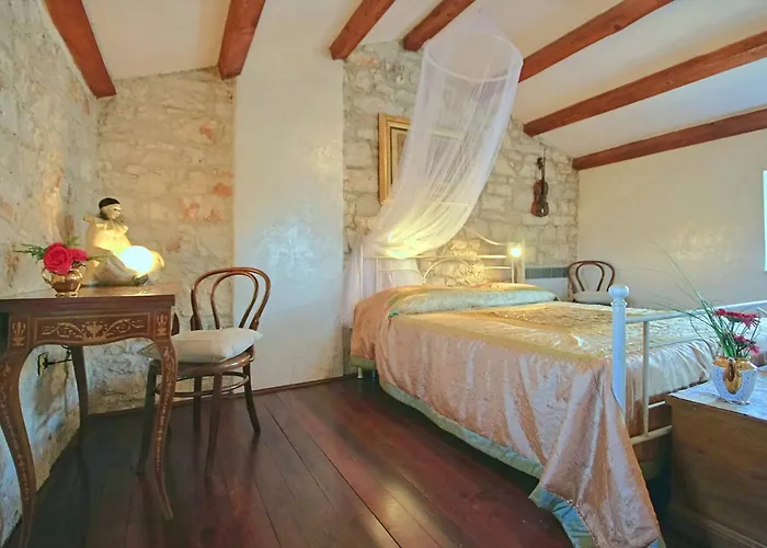 Rossa With Jacuzzi And Pool In Porec