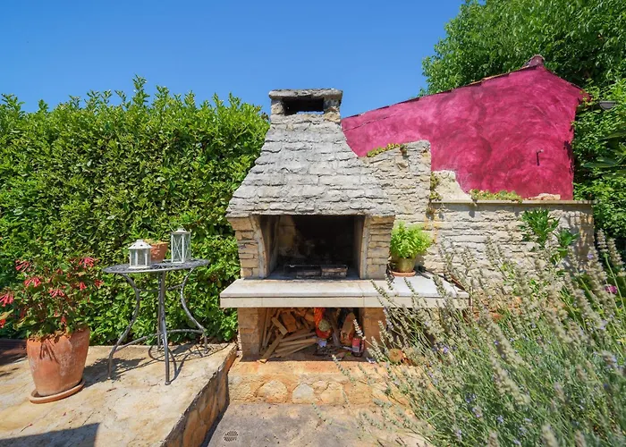 Rossa With Jacuzzi And Pool In Porec