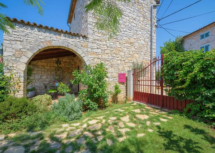 Villa Rossa With Jacuzzi And Pool In Porec Rosini