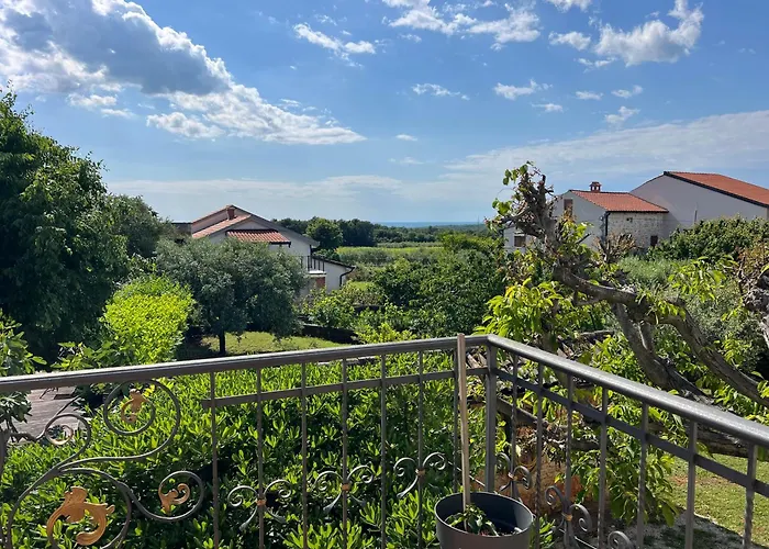 Rossa With Jacuzzi And Pool In Porec *